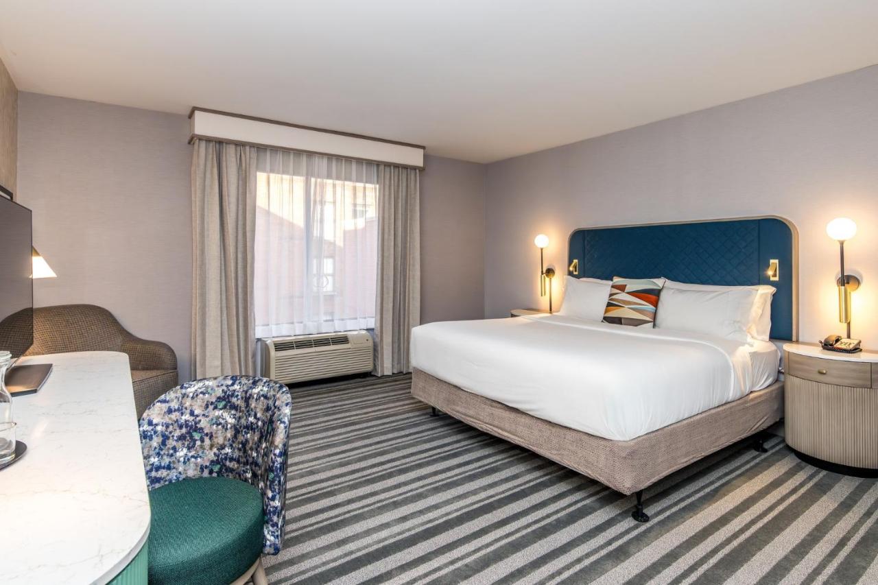 | Holiday Inn Hotel & Suites Cincinnati Downtown, an IHG Hotel