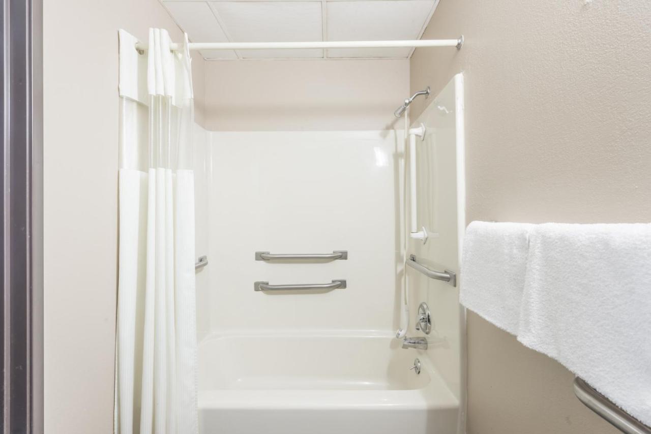 Queen Room - Disability Access/Non-Smoking at Super 8 by Wyndham O'Fallon MO/St. Louis Area