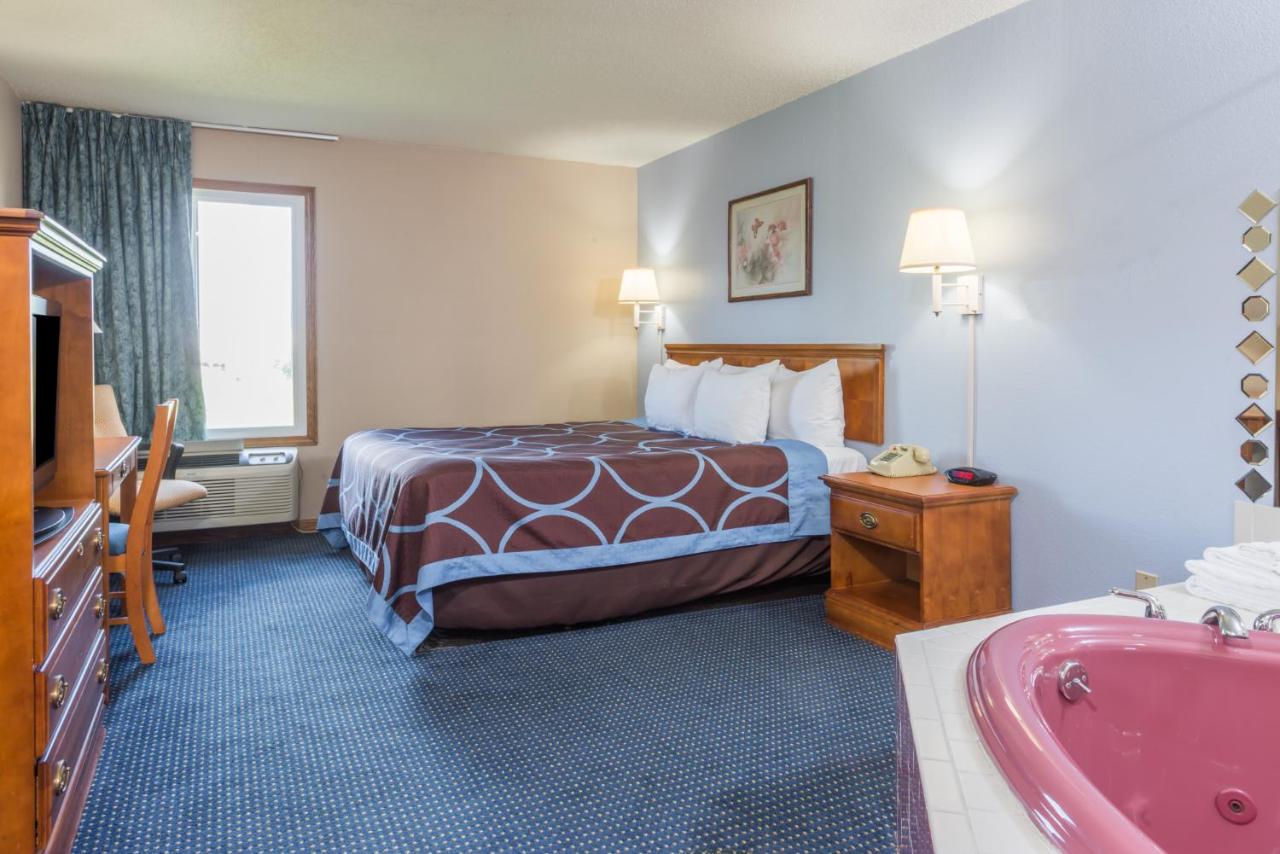 King Suite with Spa Bath - Non-Smoking at Super 8 by Wyndham O'Fallon MO/St. Louis Area