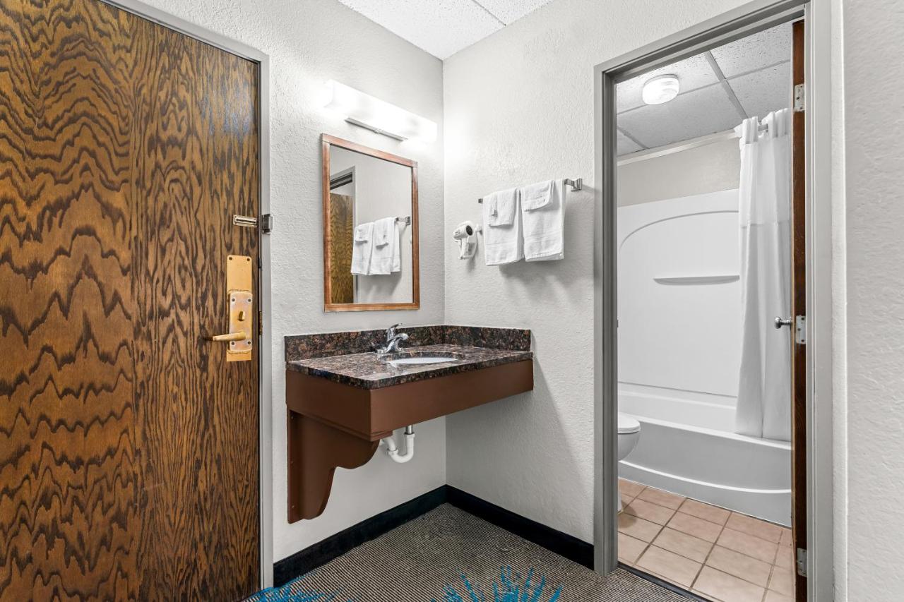 Queen Room with Two Queen Beds - Non-Smoking at Days Inn by Wyndham Sioux Falls Empire