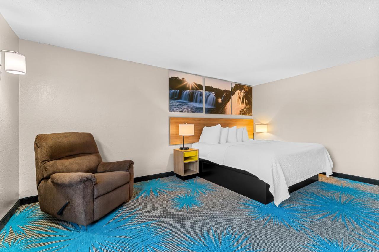 King Studio Suite, Non-Smoking at Days Inn by Wyndham Sioux Falls Empire
