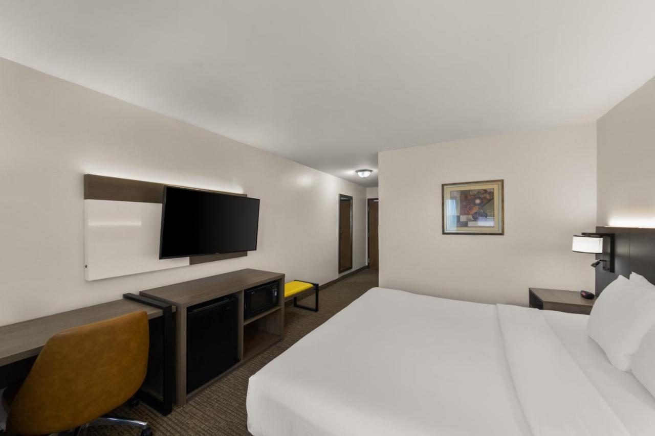 King Room at Comfort Inn & Suites Beeville