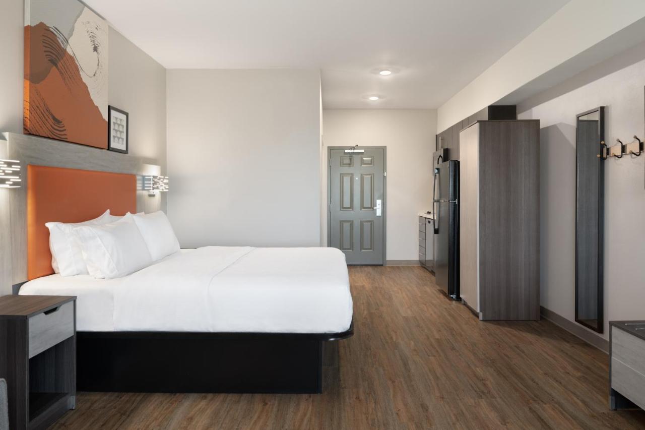 Room #51332240 at Spark by Hilton Destin