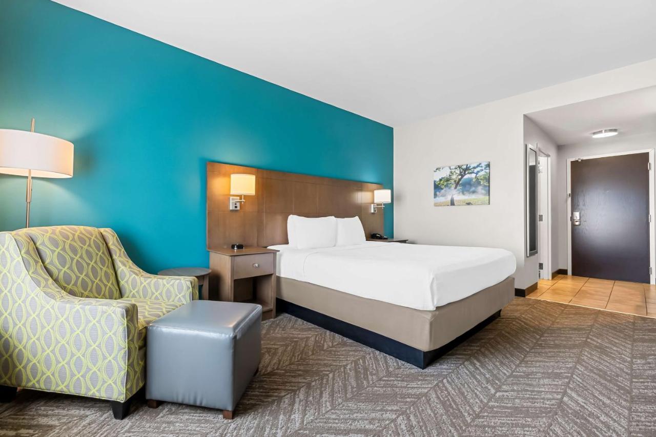 King Room - Non-Smoking at Best Western Plus Bolivar Hotel & Suites
