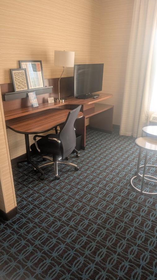 | Fairfield Inn & Suites by Marriott Detroit Troy