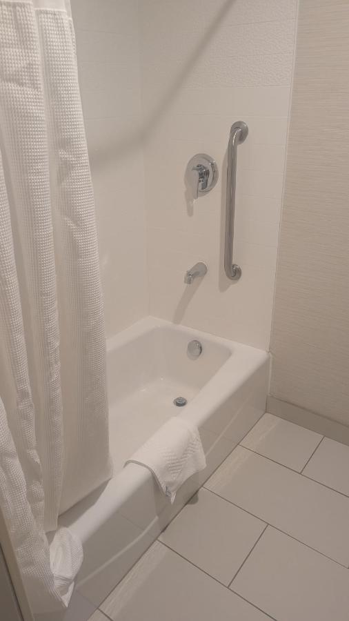 | Fairfield Inn & Suites by Marriott Detroit Troy