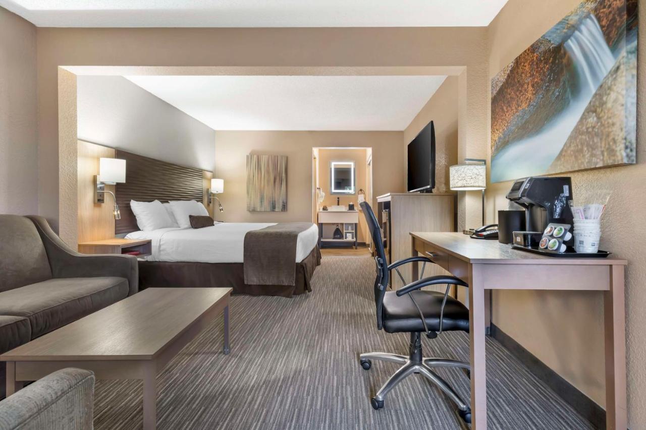 | Best Western Plus Landing View Inn & Suites