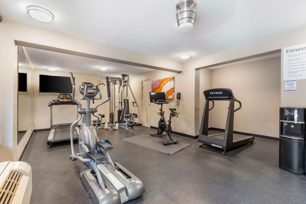 | Best Western Plus Landing View Inn & Suites
