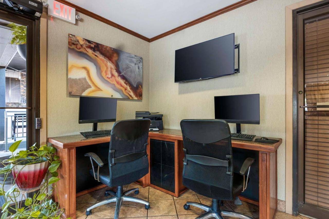 | Best Western Plus Landing View Inn & Suites