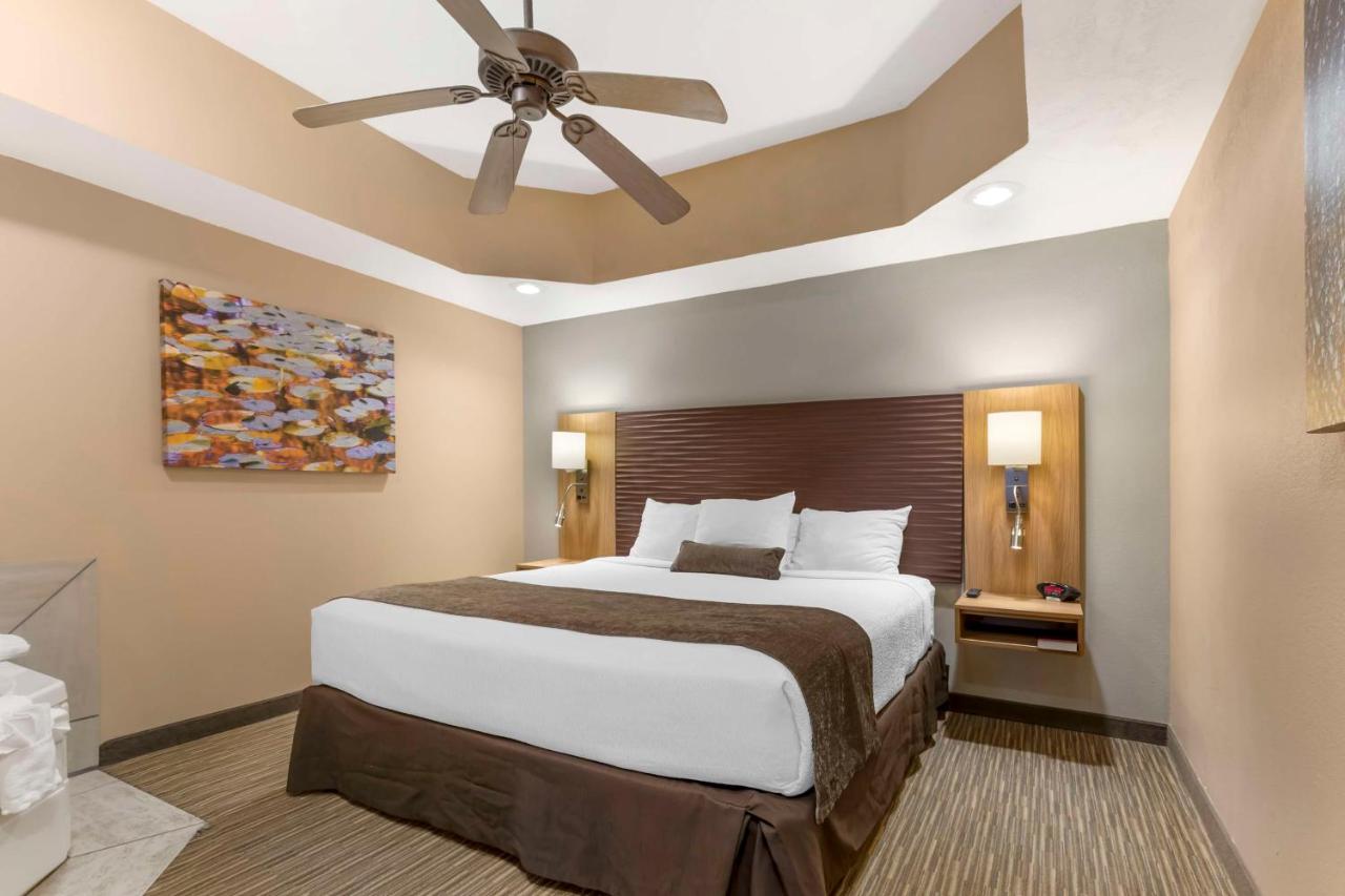 Executive King Suite - Non-Smoking at Best Western Plus Landing View Inn & Suites