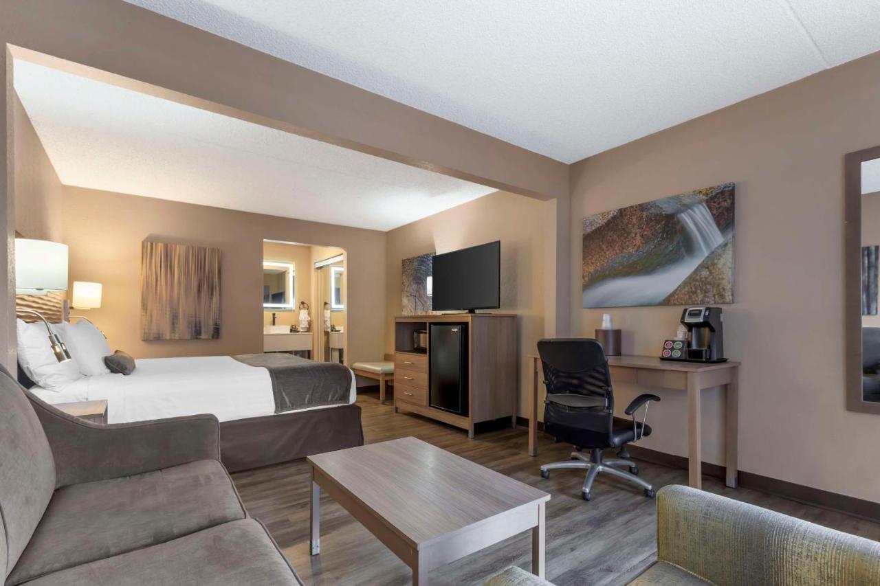 | Best Western Plus Landing View Inn & Suites