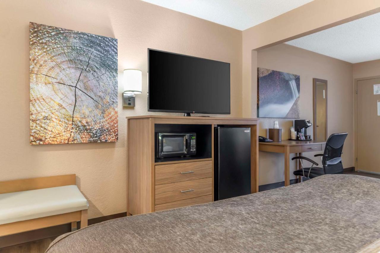 | Best Western Plus Landing View Inn & Suites