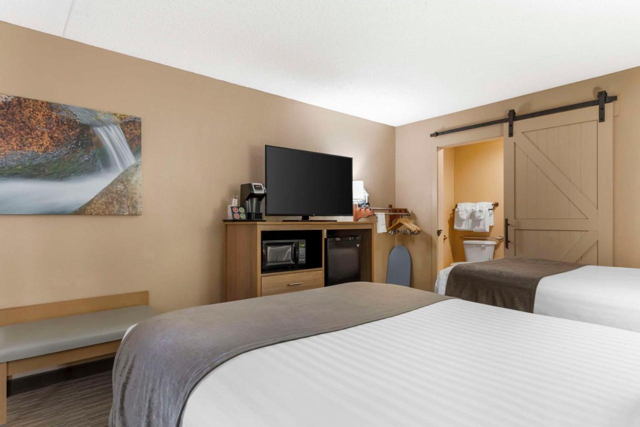 Double Room with Two Double Beds - Disability Access - Non-Smoking at Best Western Plus Landing View Inn & Suites