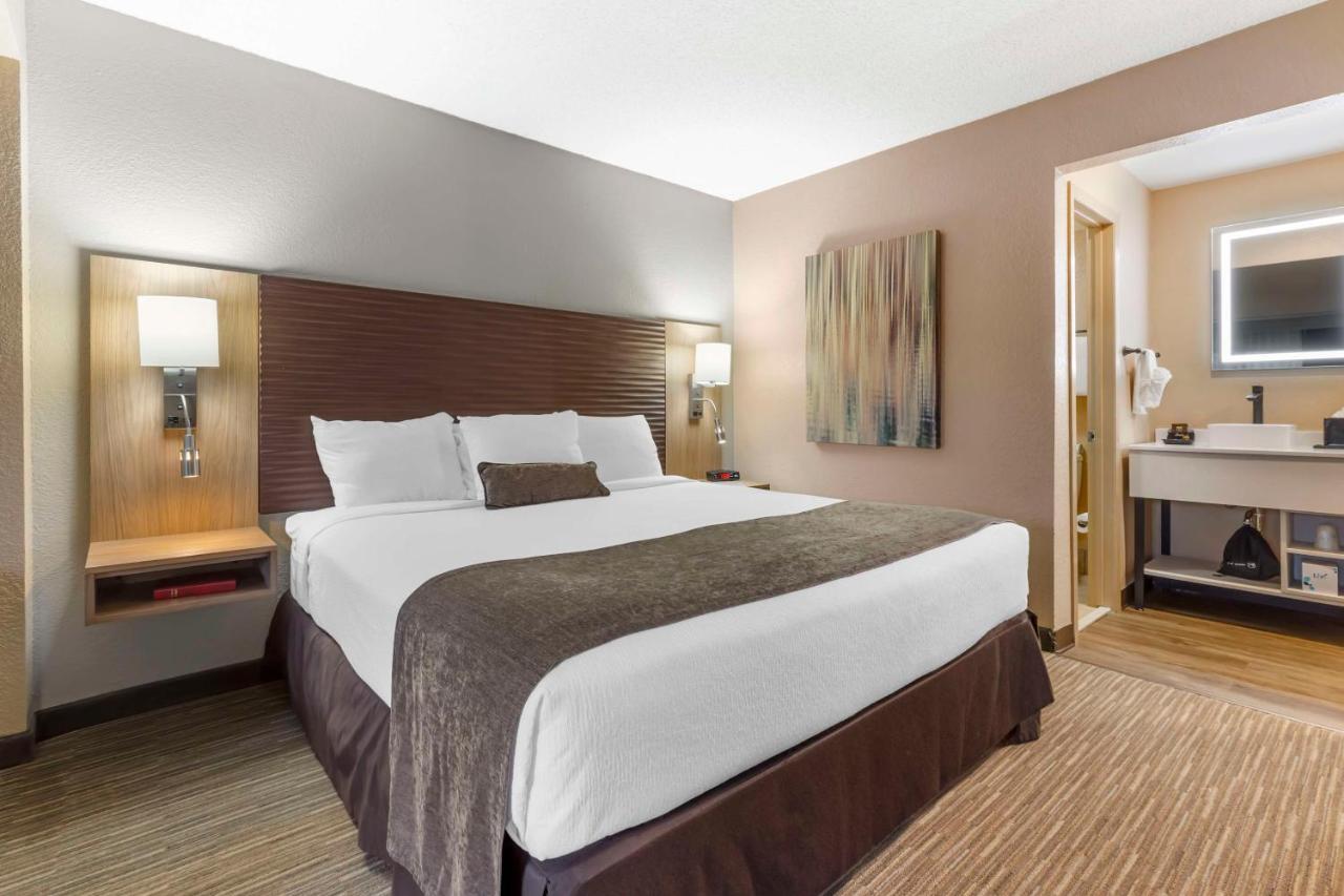King Suite - Non-Smoking at Best Western Plus Landing View Inn & Suites