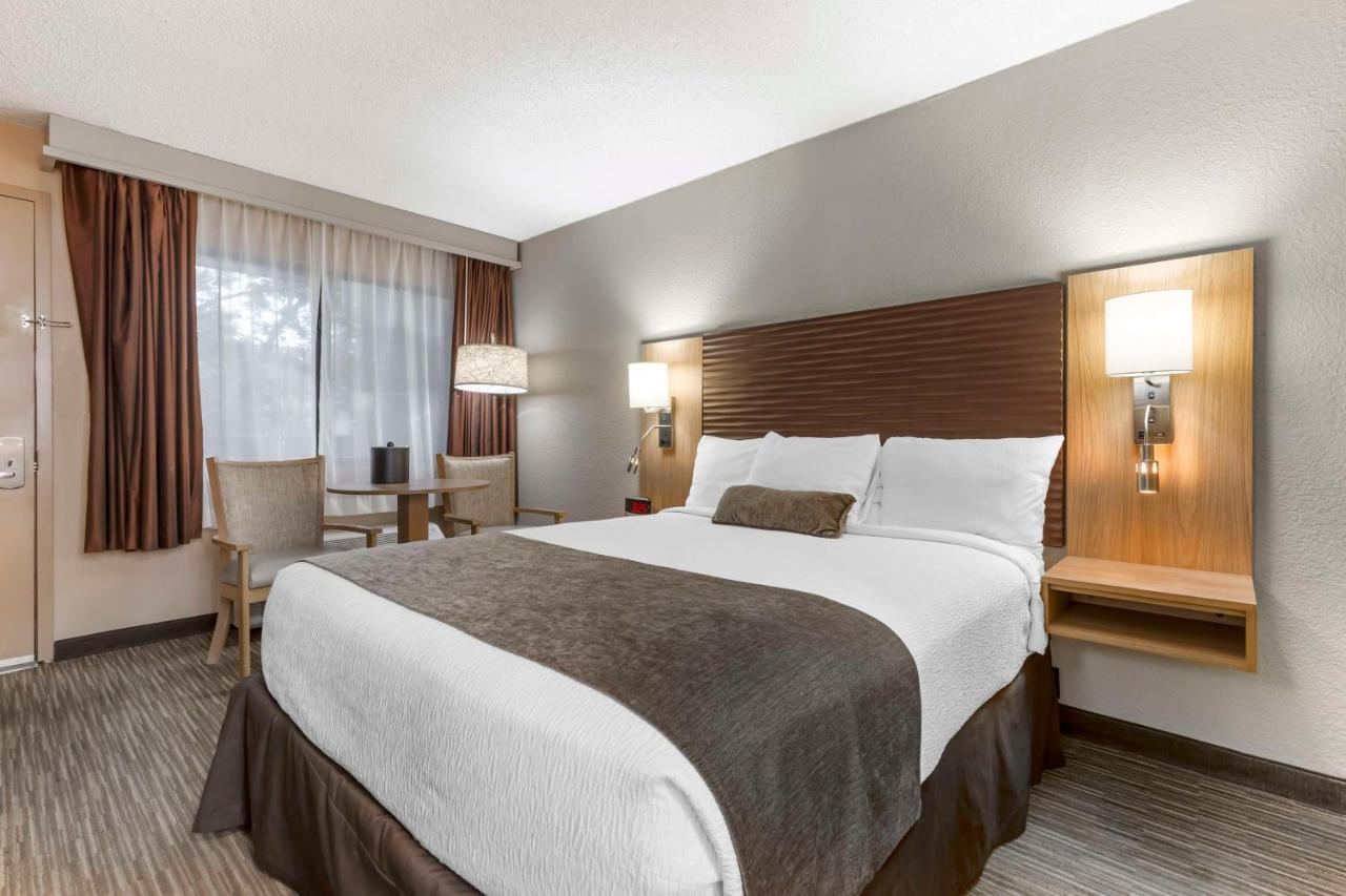 King Suite with Spa Bath - Non-Smoking at Best Western Plus Landing View Inn & Suites