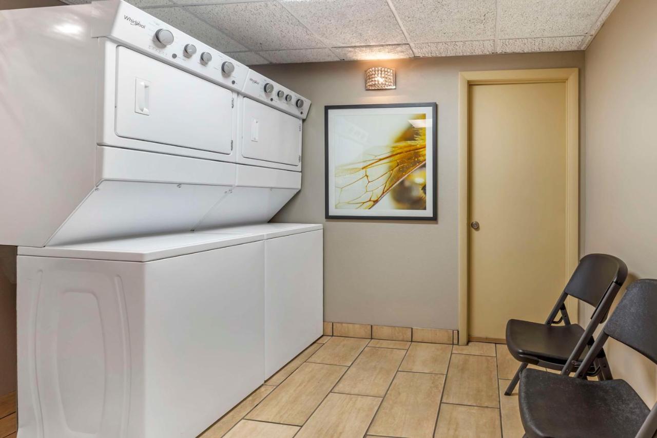 | Best Western Plus Landing View Inn & Suites