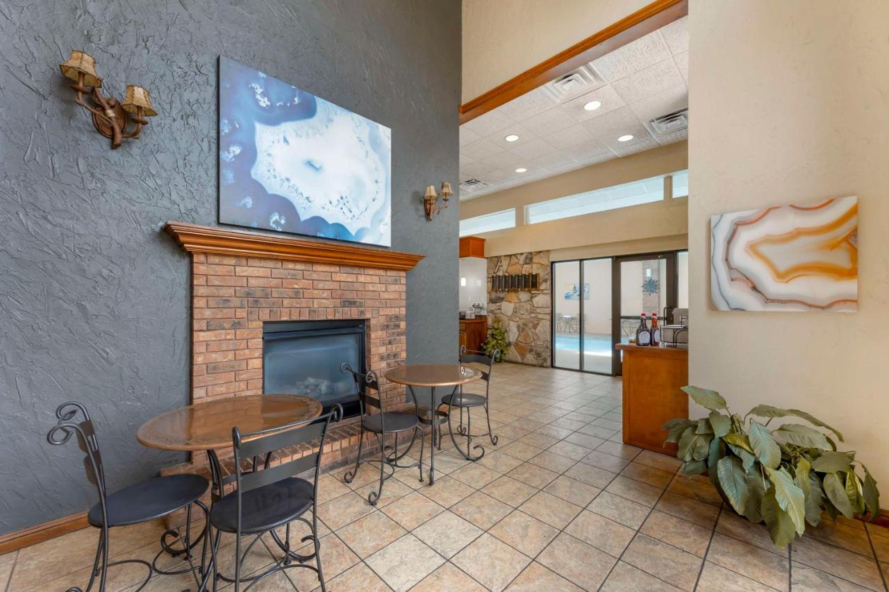 | Best Western Plus Landing View Inn & Suites