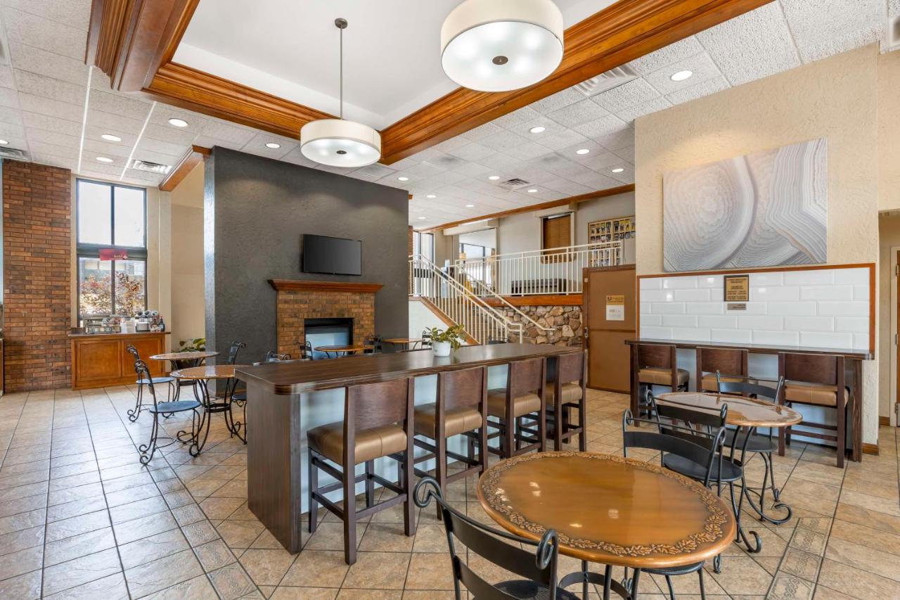 | Best Western Plus Landing View Inn & Suites