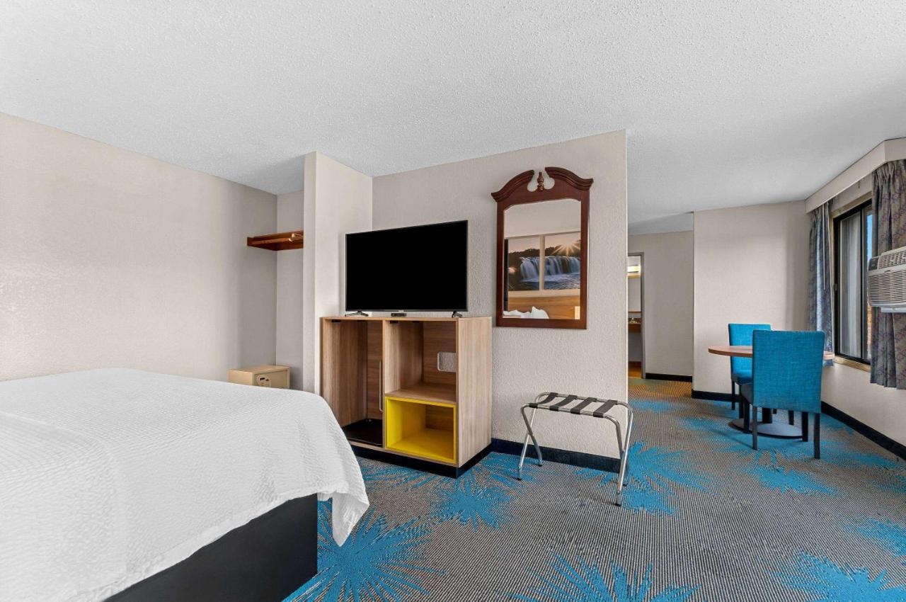 King Studio Suite, Non-Smoking at Days Inn by Wyndham Sioux Falls Empire