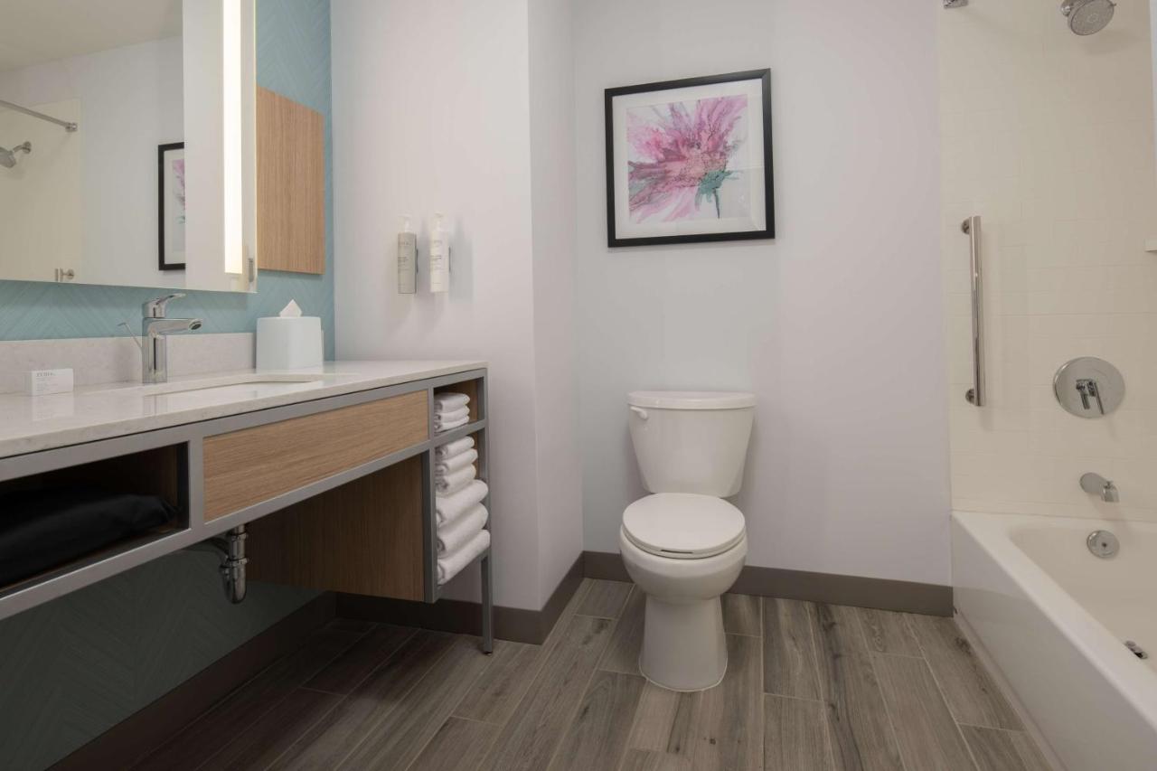 | Holiday Inn Express Hotel & Suites Tacoma Downtown, an IHG Hotel