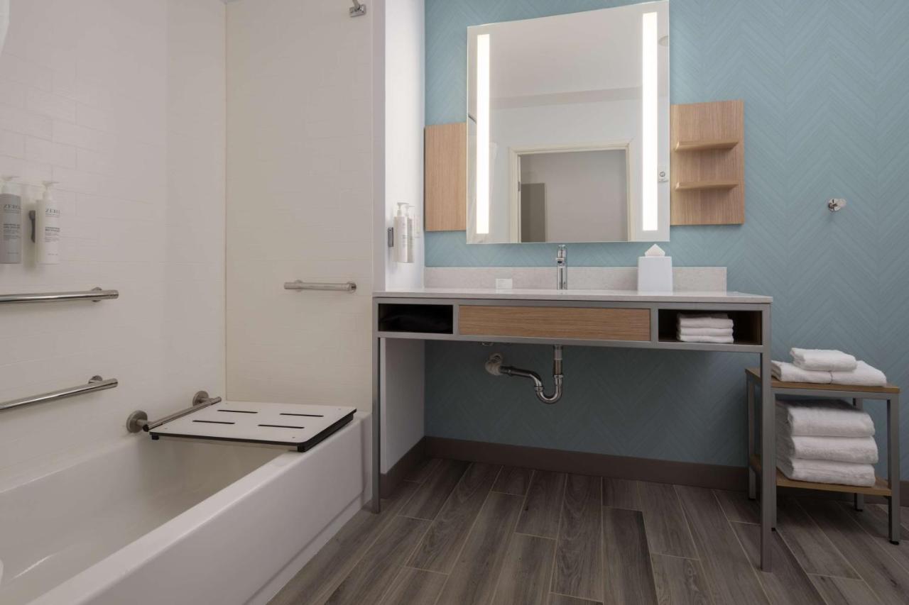 Holiday Inn Express Hotel & Suites Tacoma Downtown, an IHG Hotel