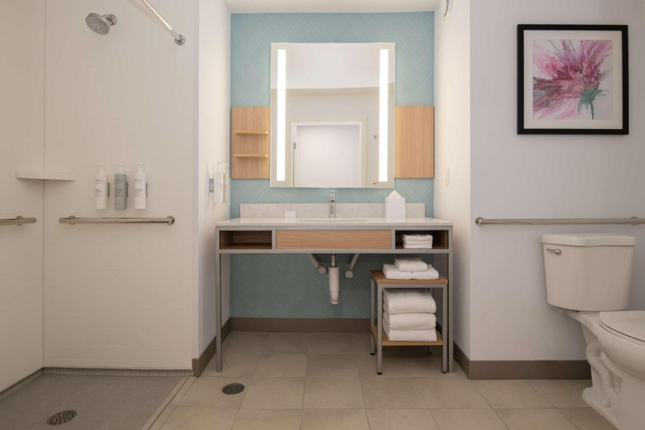 Holiday Inn Express Hotel & Suites Tacoma Downtown, an IHG Hotel