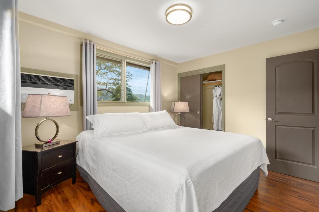 One-Bedroom Suite at Paradise Bay Resort