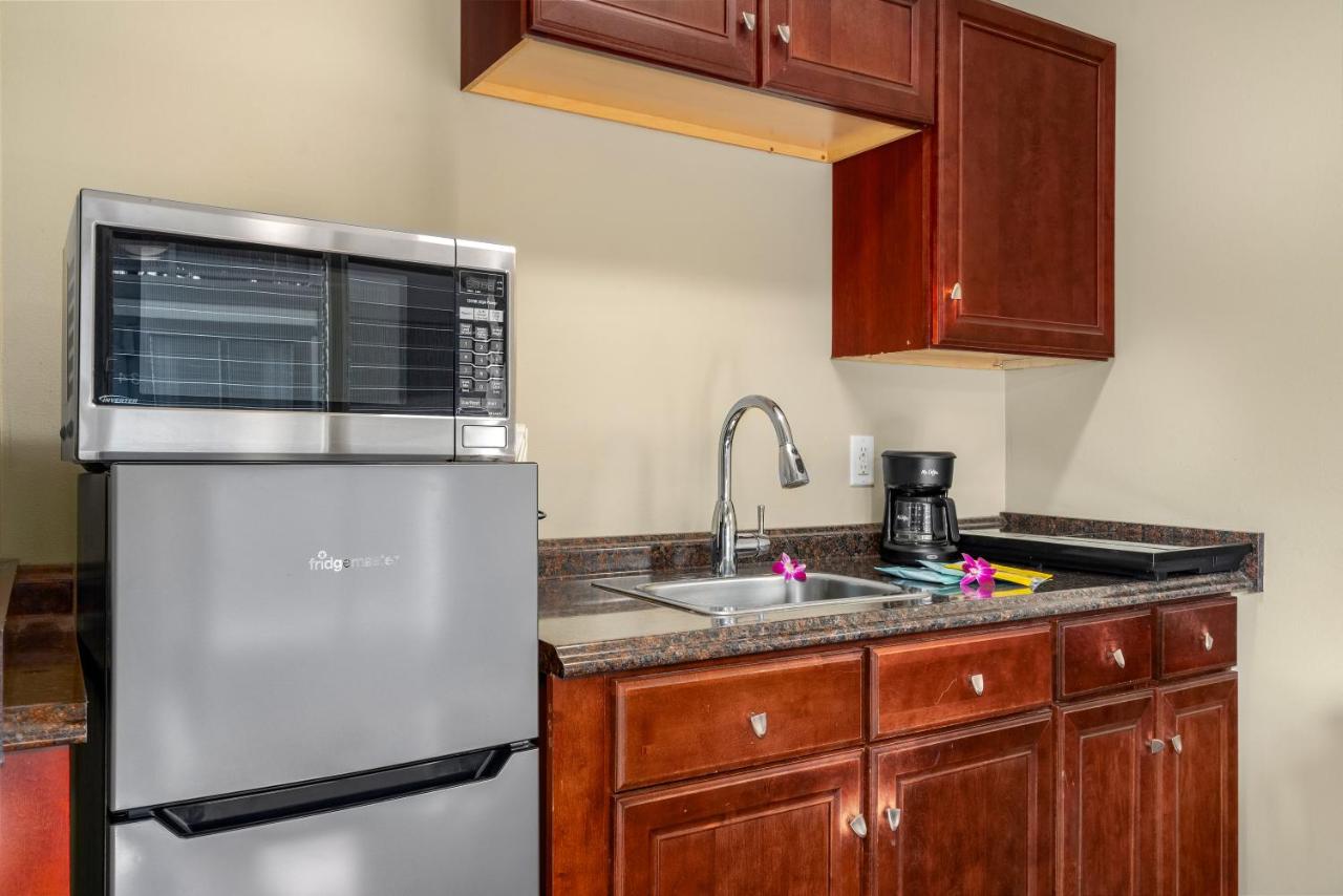 One-Bedroom Suite at Paradise Bay Resort