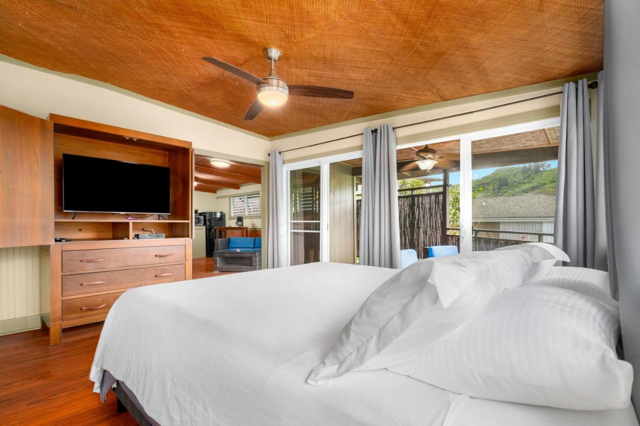 One-Bedroom Suite with Mountain View at Paradise Bay Resort
