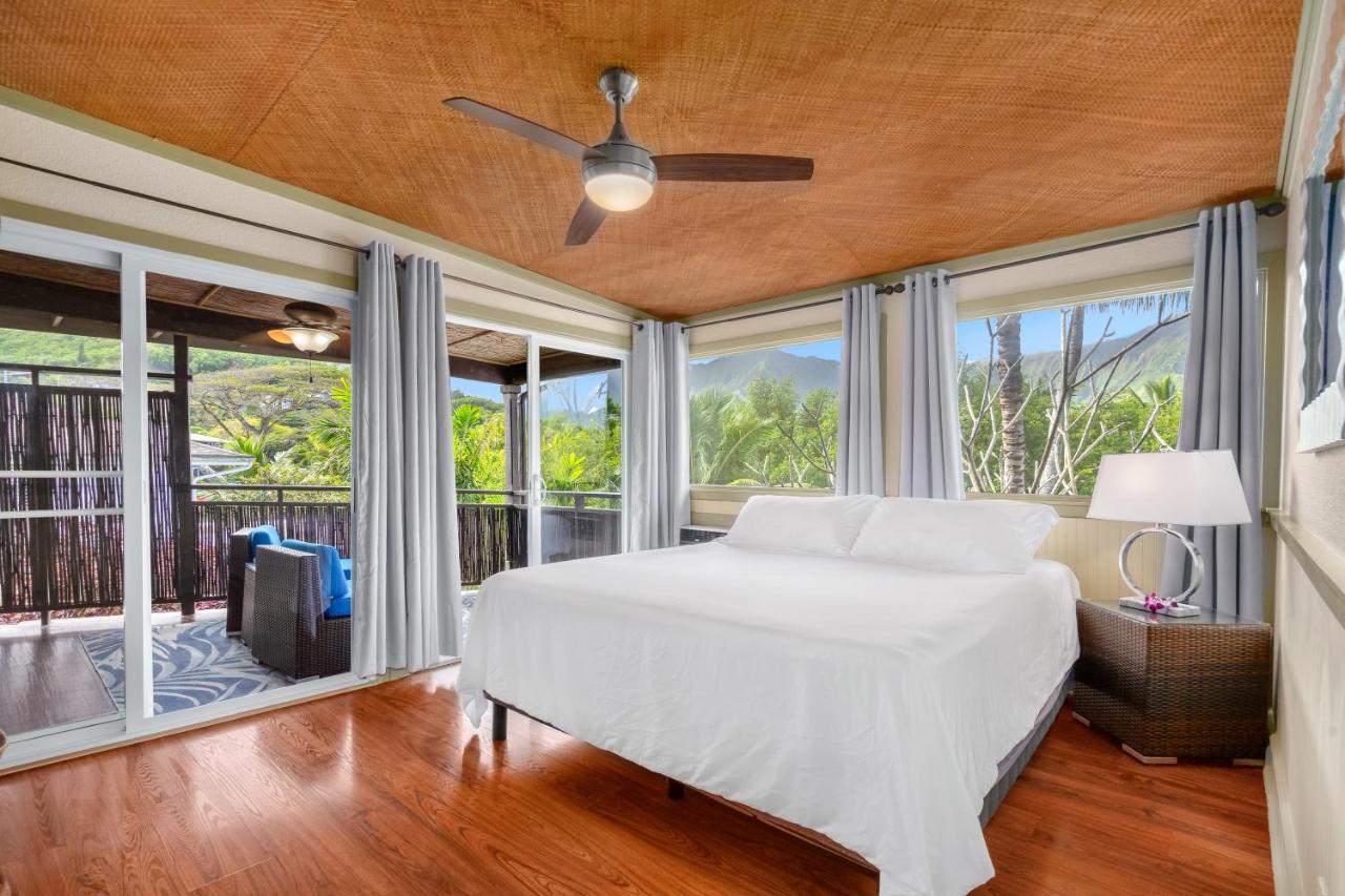 One-Bedroom Suite with Mountain View at Paradise Bay Resort
