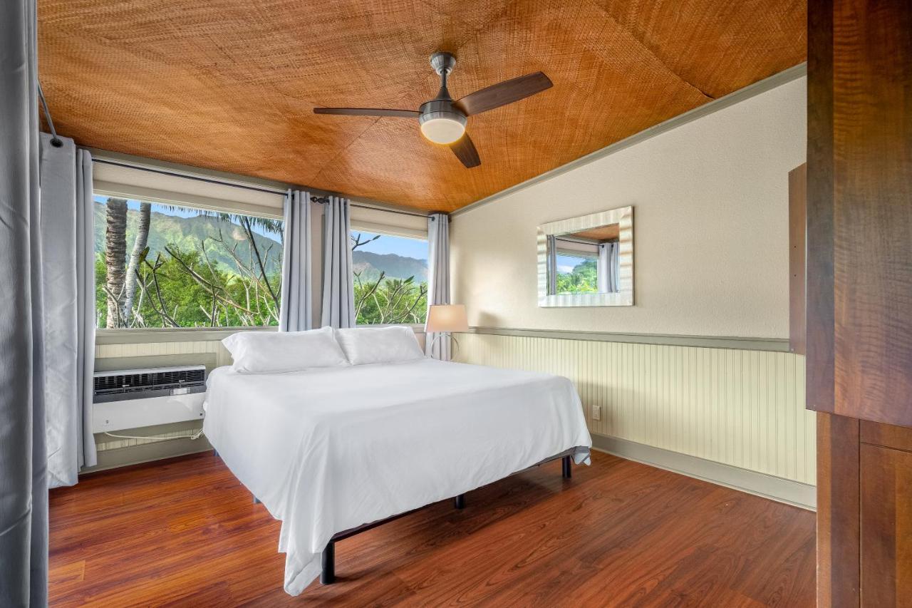One-Bedroom Suite with Mountain View at Paradise Bay Resort