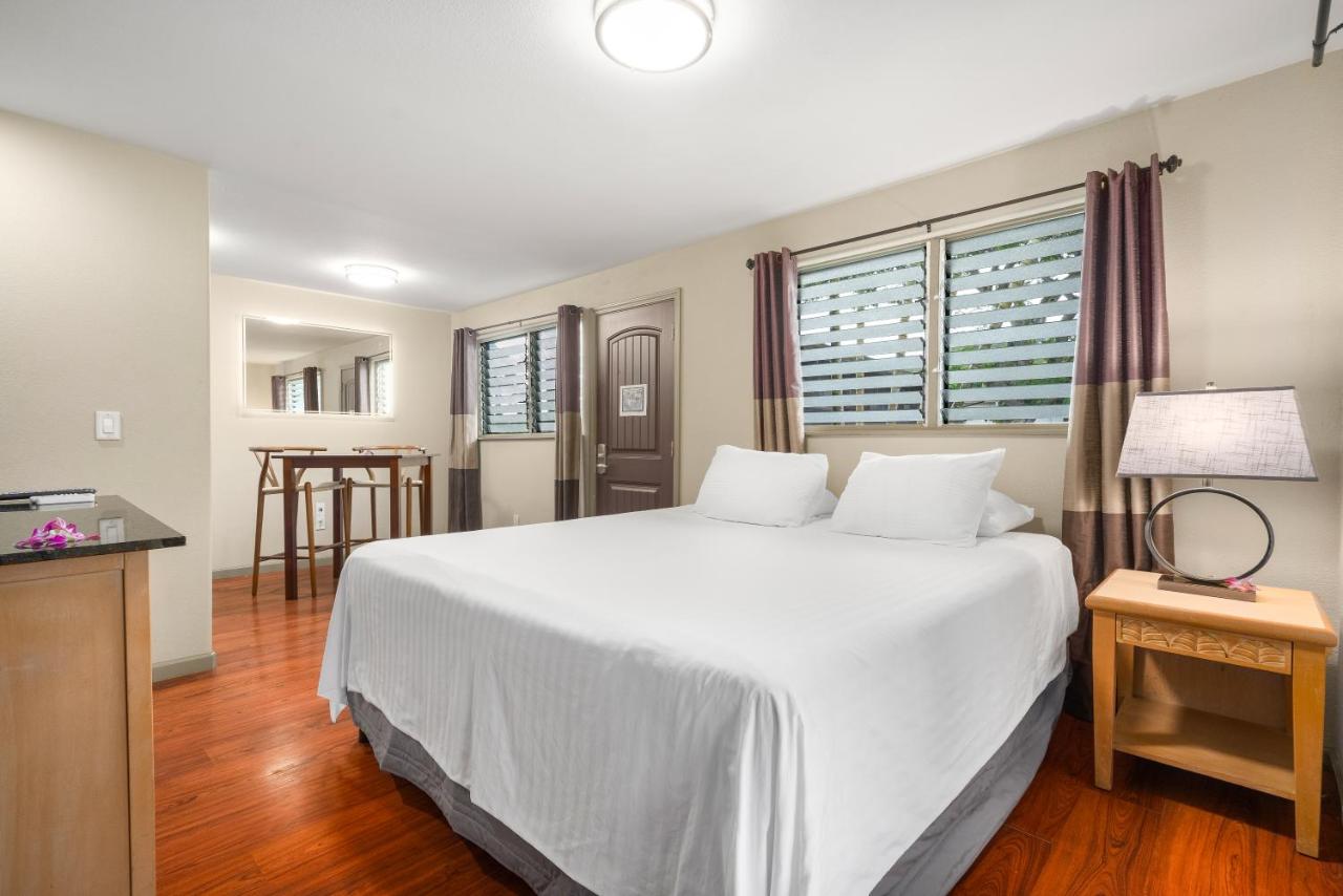 One-Bedroom Suite with Bay View at Paradise Bay Resort