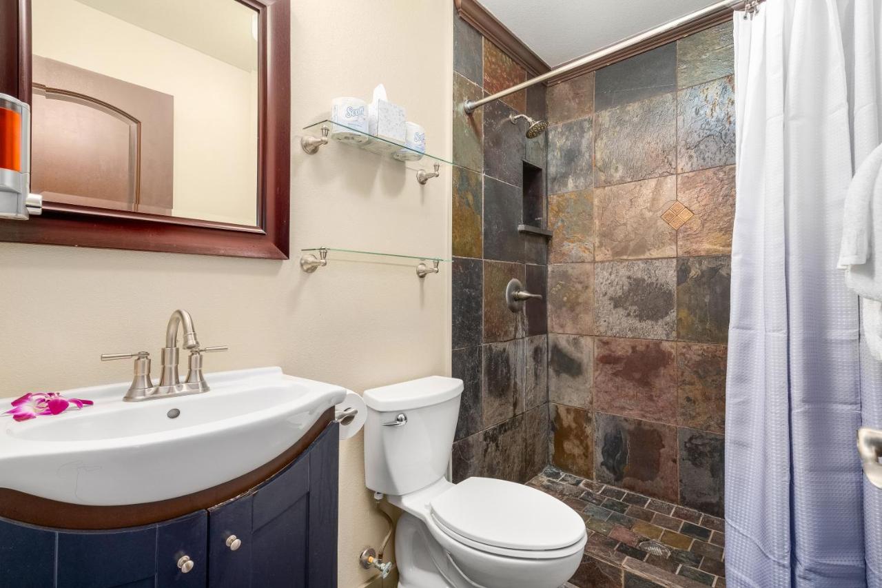 One-Bedroom Suite with Bay View at Paradise Bay Resort