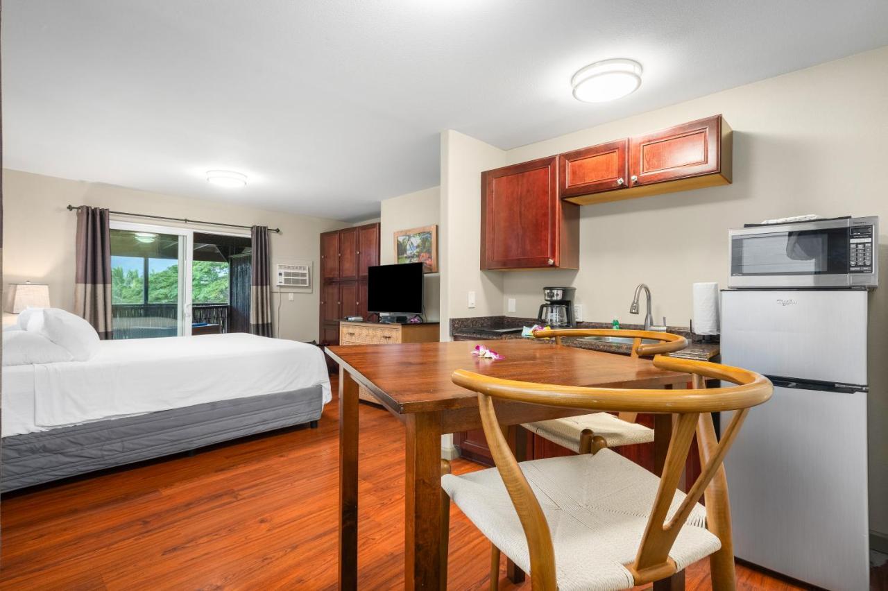 One-Bedroom Suite with Bay View at Paradise Bay Resort