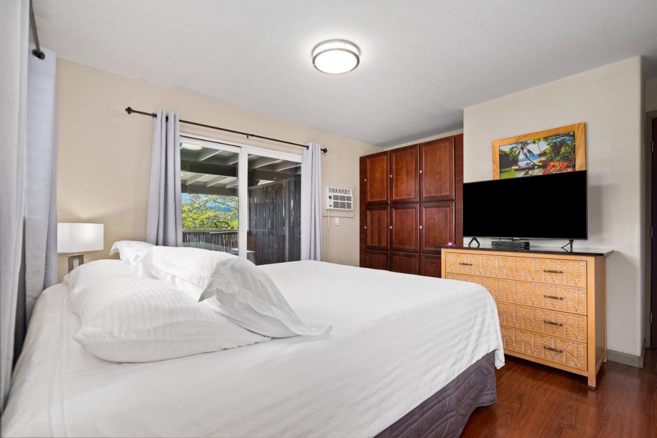 Studio with Mountain View at Paradise Bay Resort
