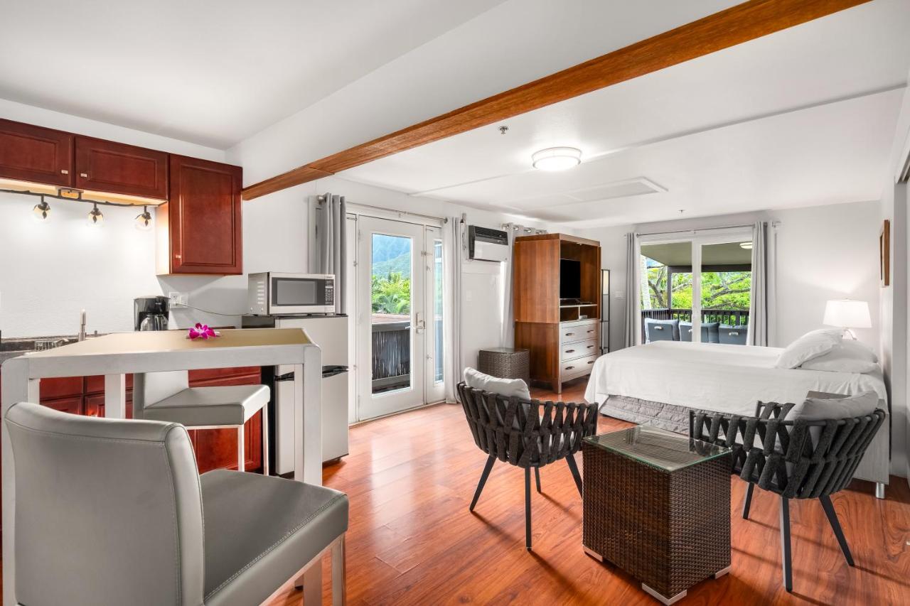 Studio with Bay View at Paradise Bay Resort