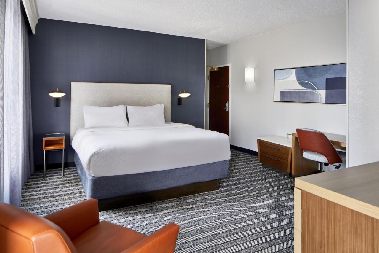 King Room - Hearing Accessible at Courtyard By Marriott Nashville Downtown
