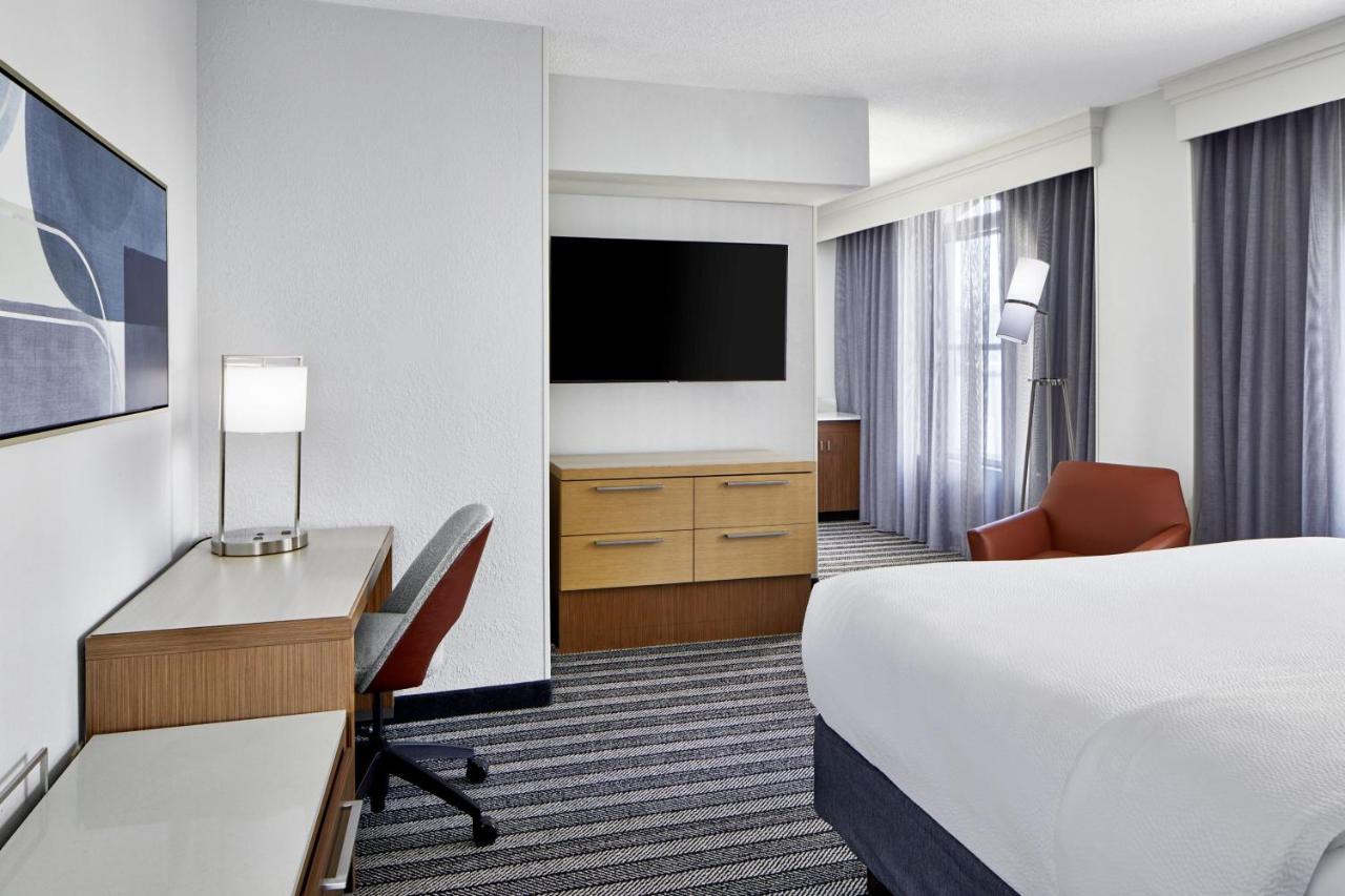 King Room - Hearing Accessible at Courtyard By Marriott Nashville Downtown