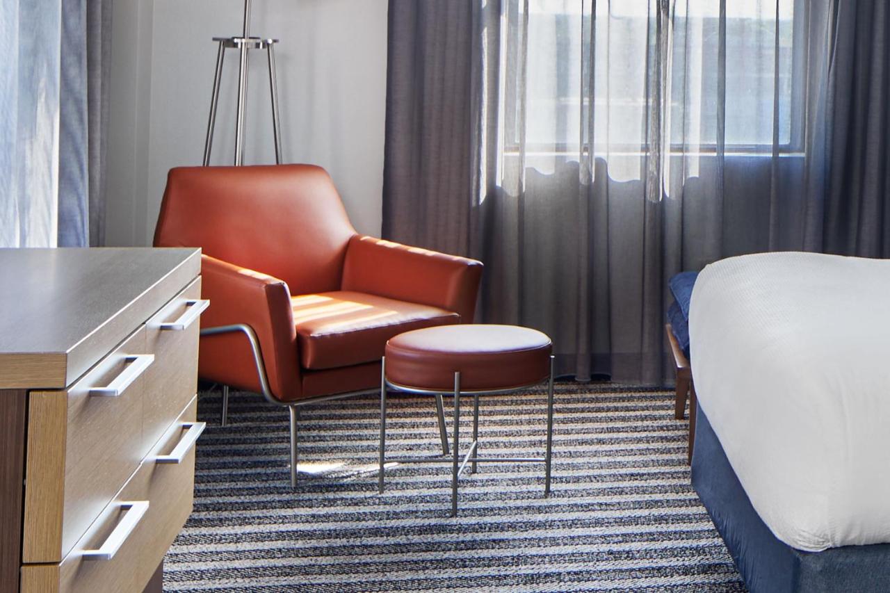 King Room - Hearing Accessible at Courtyard By Marriott Nashville Downtown