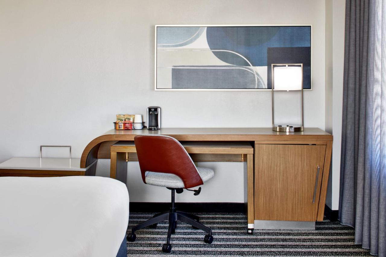 King Room - Hearing Accessible at Courtyard By Marriott Nashville Downtown