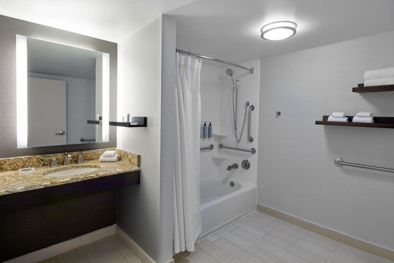 King Room - Hearing Accessible at Courtyard By Marriott Nashville Downtown