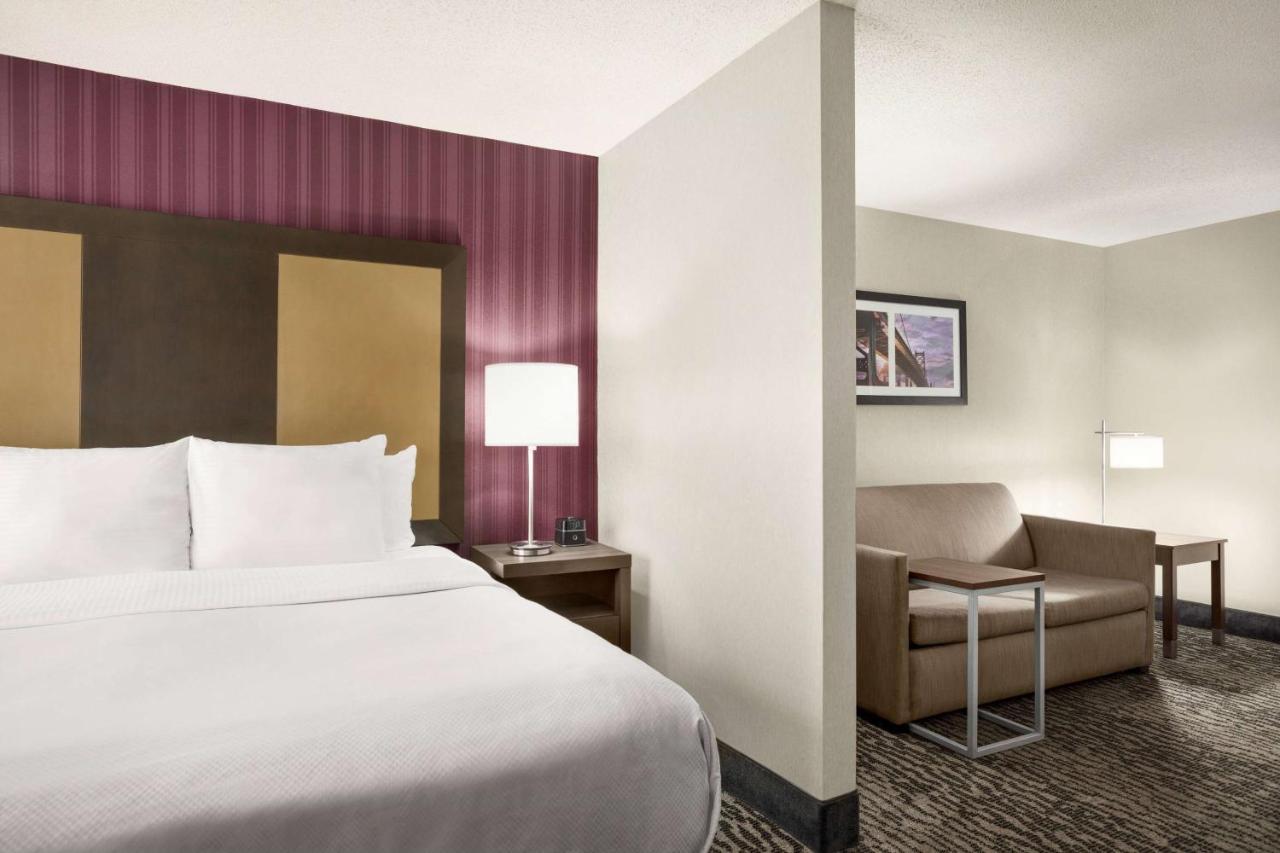 Executive King Room - Non-Smoking at La Quinta Inn & Suites by Wyndham Newark - Elkton