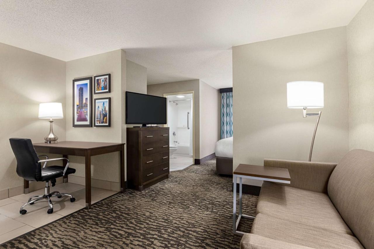 Executive King Room - Non-Smoking at La Quinta Inn & Suites by Wyndham Newark - Elkton