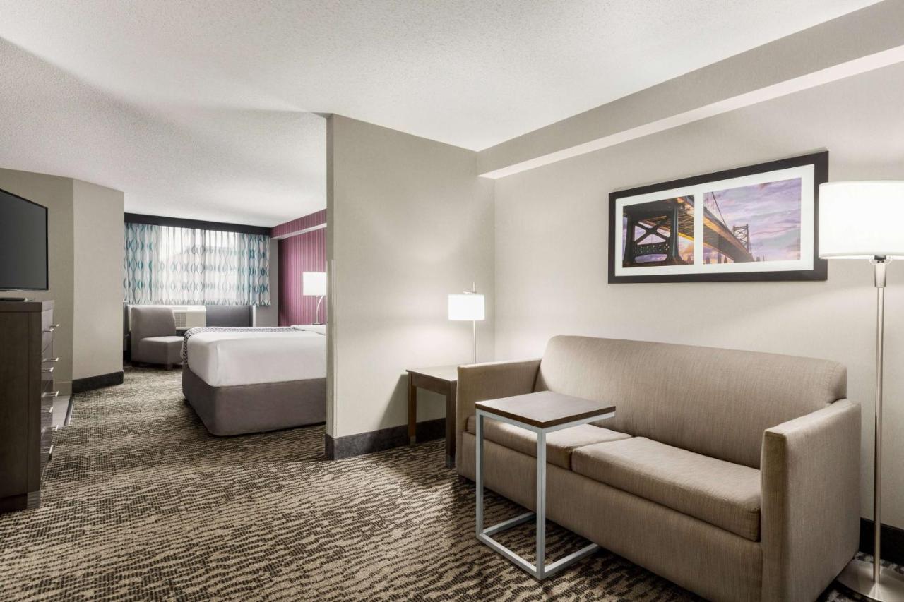 King Room with Mobility/Hearing Impaired Access - Non-Smoking at La Quinta Inn & Suites by Wyndham Newark - Elkton