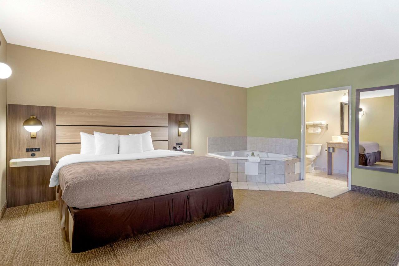 King Suite - Non-Smoking at Quality Inn Raleigh Downtown