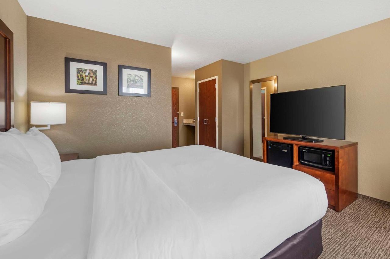 King Room - Non-Smoking at Comfort Inn & Suites