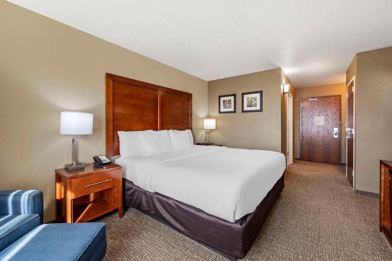 King Room - Non-Smoking at Comfort Inn & Suites