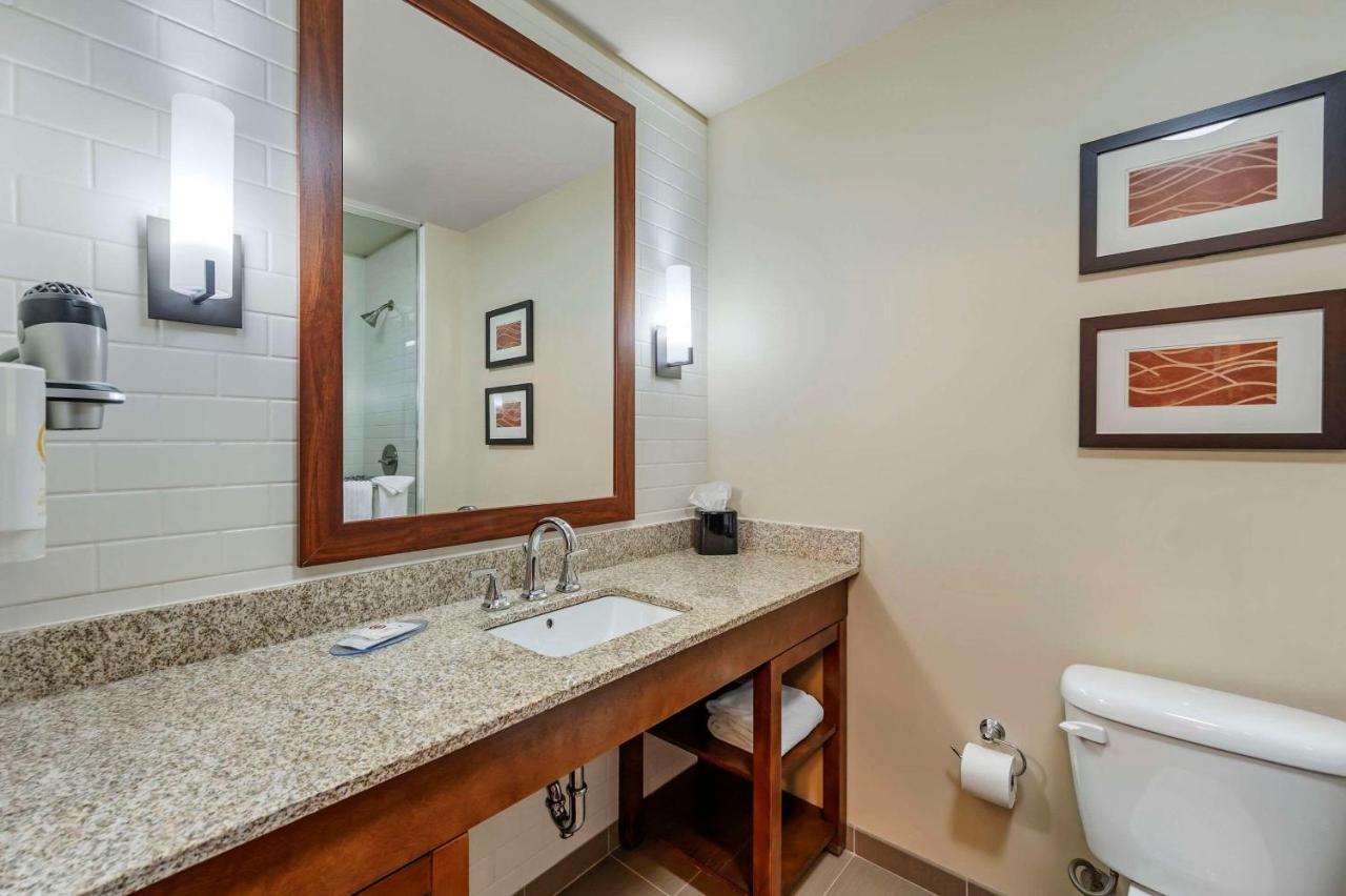 King Room - Non-Smoking at Comfort Inn & Suites