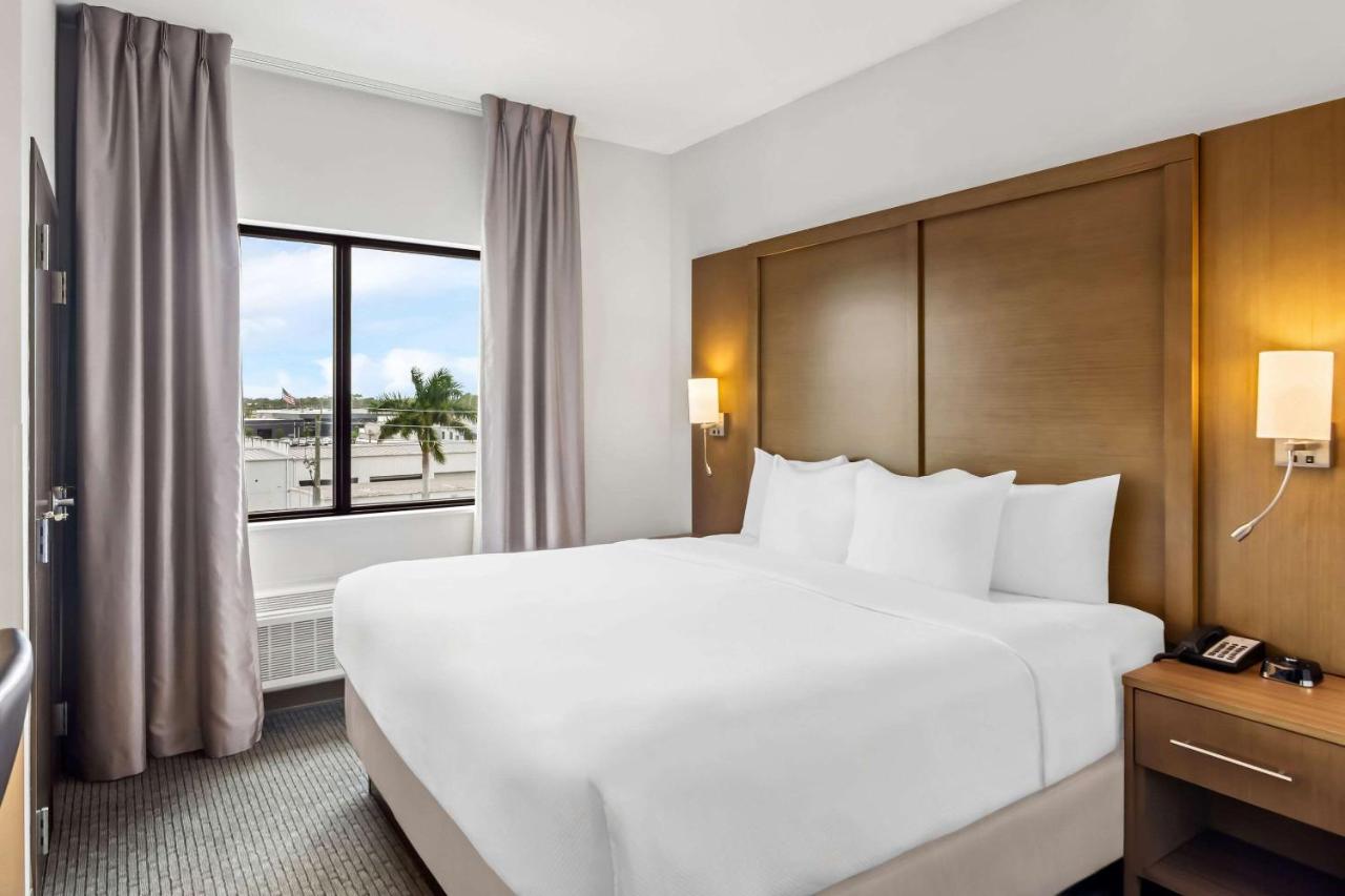 King Suite - Accessible/Non-Smoking at Comfort Suites Stuart - Hutchinson Island