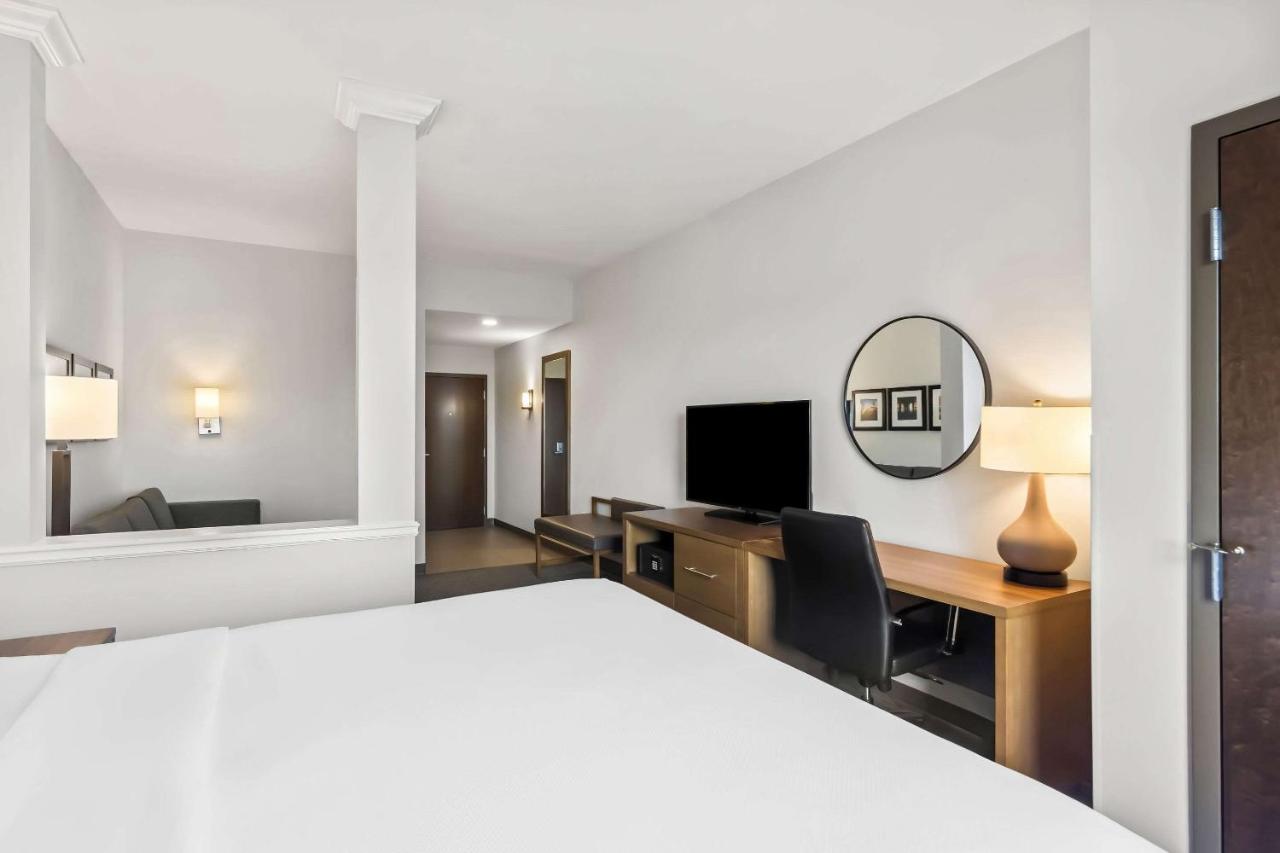King Suite - Accessible/Non-Smoking at Comfort Suites Stuart - Hutchinson Island